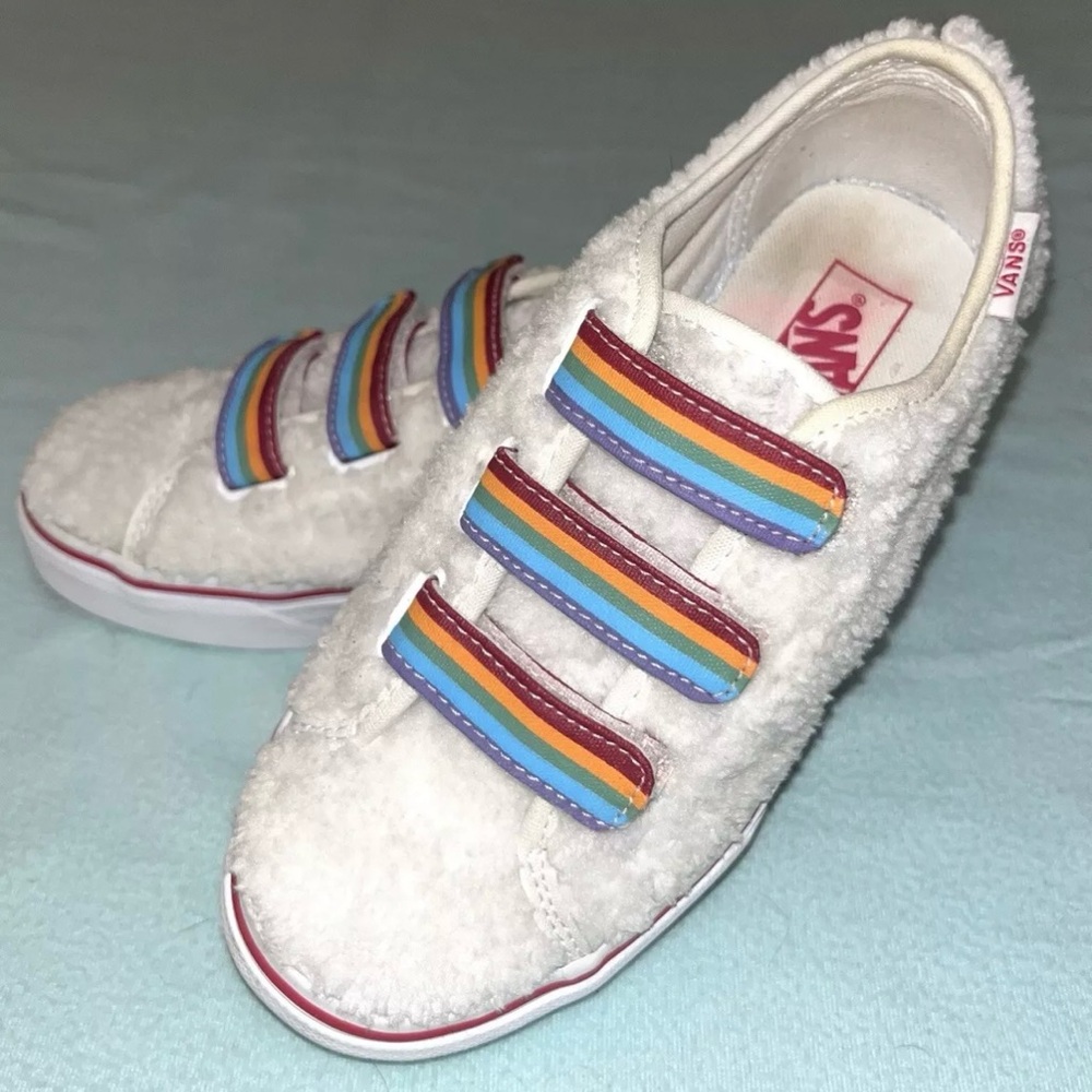 VANS Girls Sherpa Rainbow Sneakers  US 2.5   EU 33 Good Condition